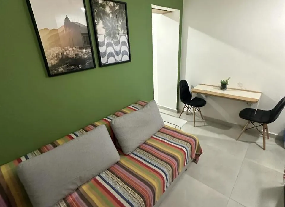Acolhedor apartamento na quadra da praia-1